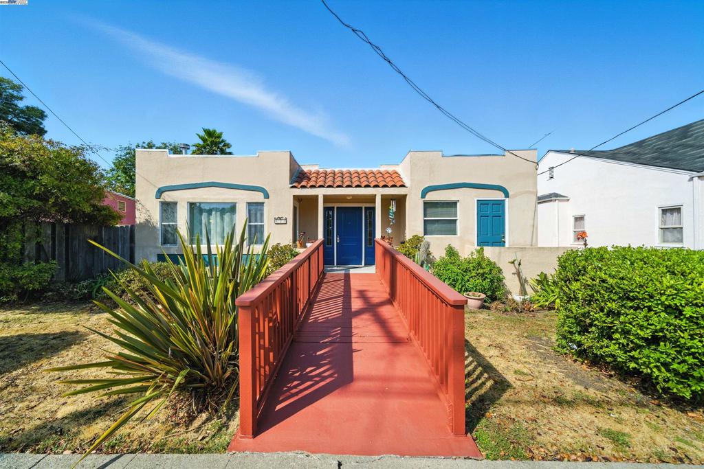 Beautifully maintained Richmond home with endless potential! Featuring a converted garage with two bonus rooms and a half bath, this property offers flexible living space and expansion opportunities. Conveniently located near freeways, public transportation, parks, and shopping, 527 McLaughlin St is the perfect blend of comfort and accessibility.