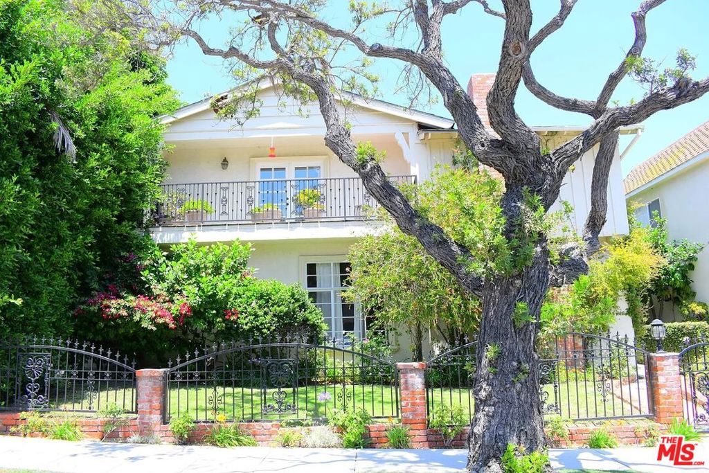 Charming 2Bed/2Bath at 22nd & California. Private balcony. Granite countertops & stainless steel appliances. Hardwood floors throughout. Parking included. Pets accepted. Laundry in unit.
