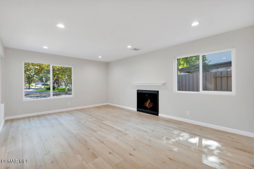 Photo of 1118 Bright Glen Circle, Westlake Village, CA 91361 (MLS # 225005166)