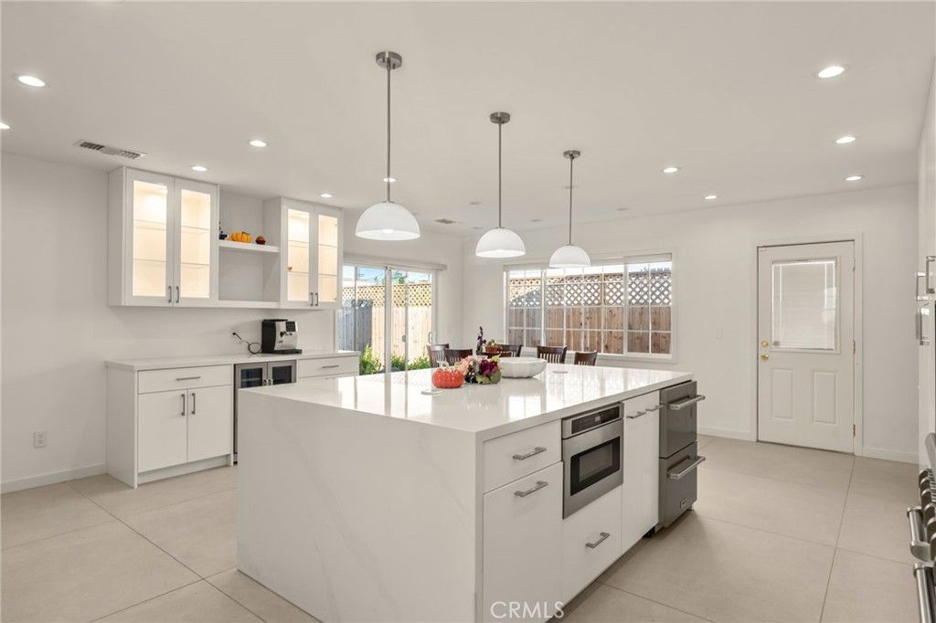 Photo of 7741 Variel Ave, Canoga Park, CA 91304 (MLS # SR25243690)