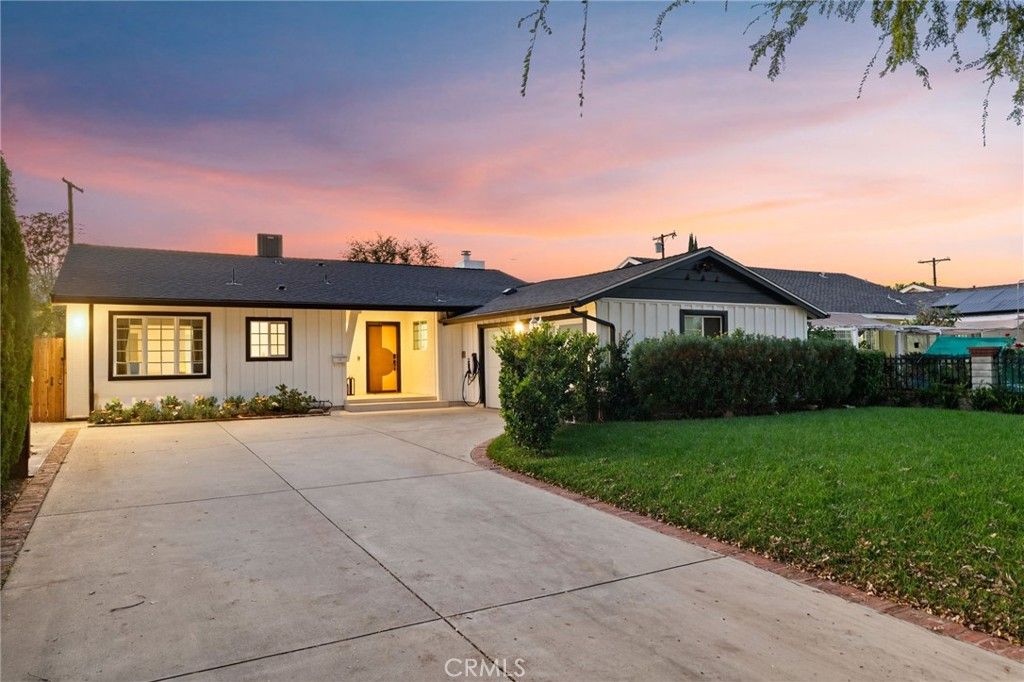 Photo of 7741 Variel Ave, Canoga Park, CA 91304 (MLS # SR25243690)
