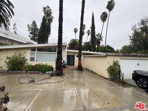 Photo of 18101 Karen Drive, Tarzana, CA 91356 (MLS # 25619663)