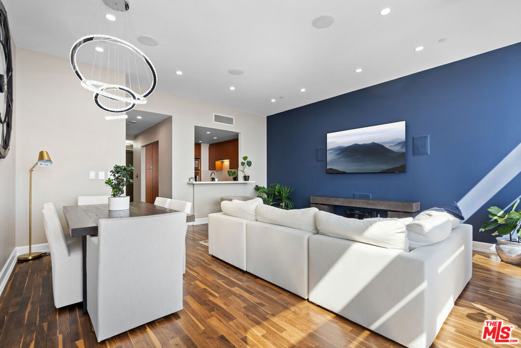900 W Olympic Boulevard 32G