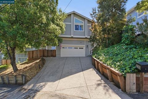 Photo of 2280 N Crest Ave, Martinez, CA 94553 (MLS # 41128072)