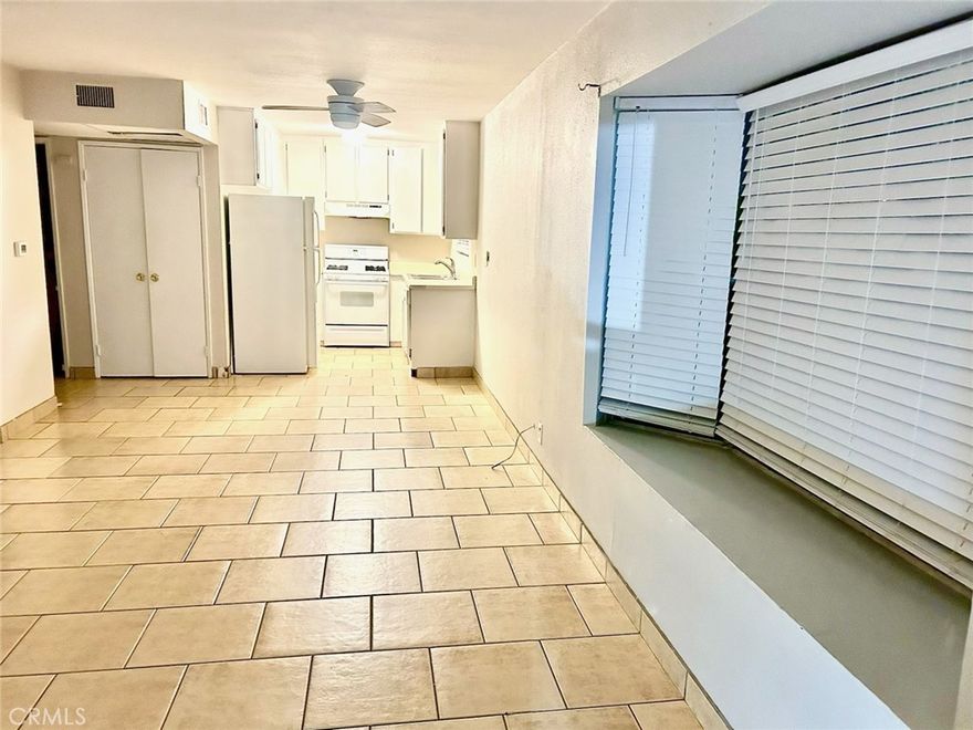 Move in Ready Large 1 bedroom 1 Bathroom in Anaheim. Great location close proximity to all attractions, shopping, and schools. Building with good tenants and families. Easy to view.