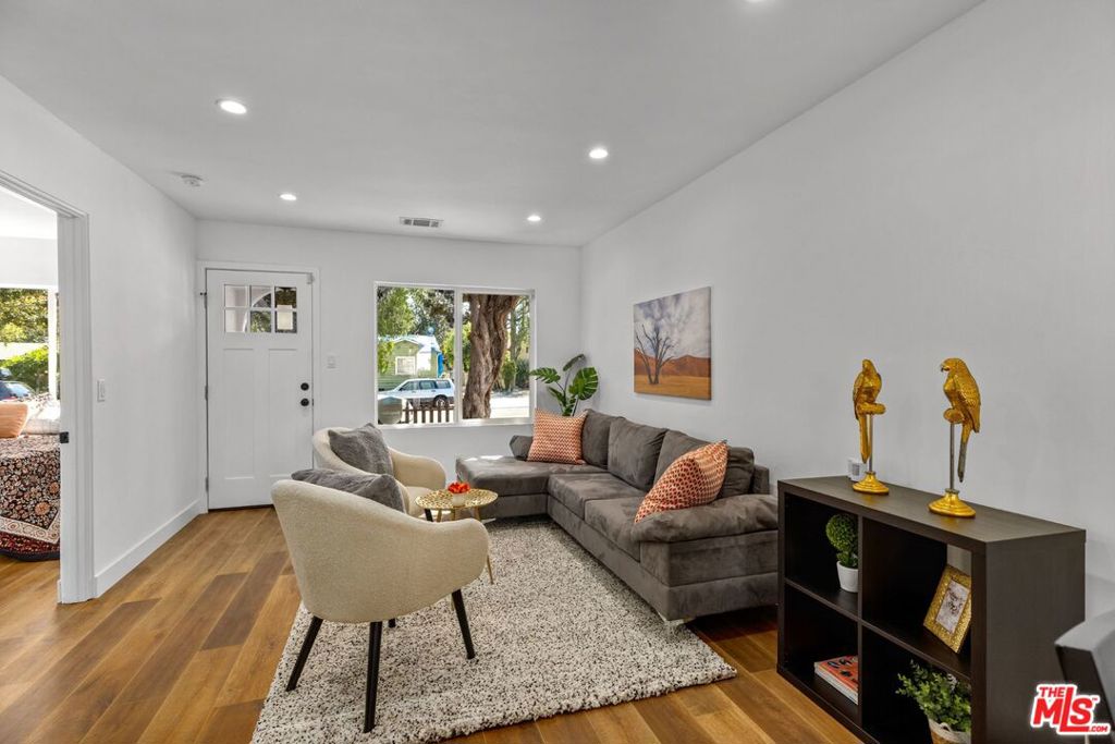 231 W Cedar Avenue