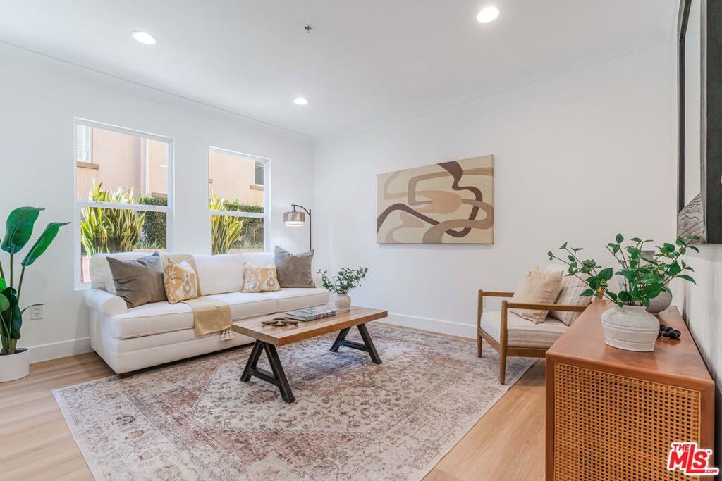 6020 Seabluff Drive 114