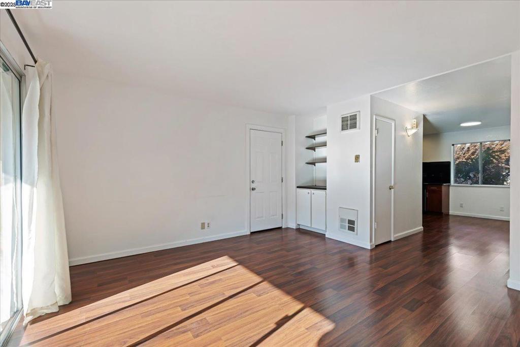 MARINA WEST - Residential