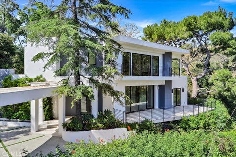 Photo of 2341 Zorada Court, Los Angeles, CA 90046 (MLS # AR26129469)