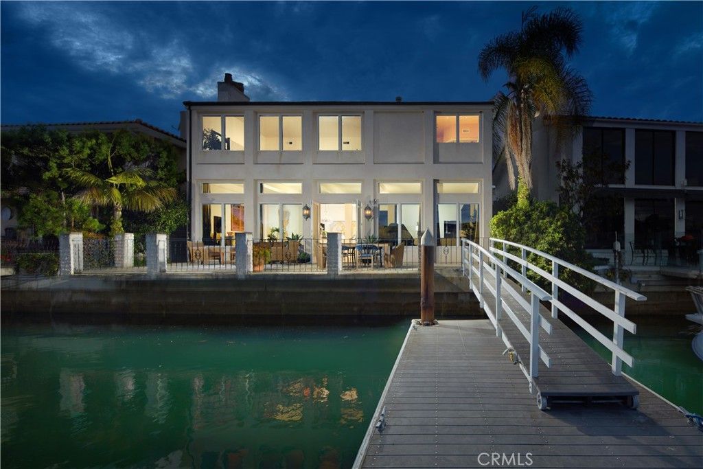 Photo of 8 Linda Isle Isle, Newport Beach, CA 92660 (MLS # NP25265139)