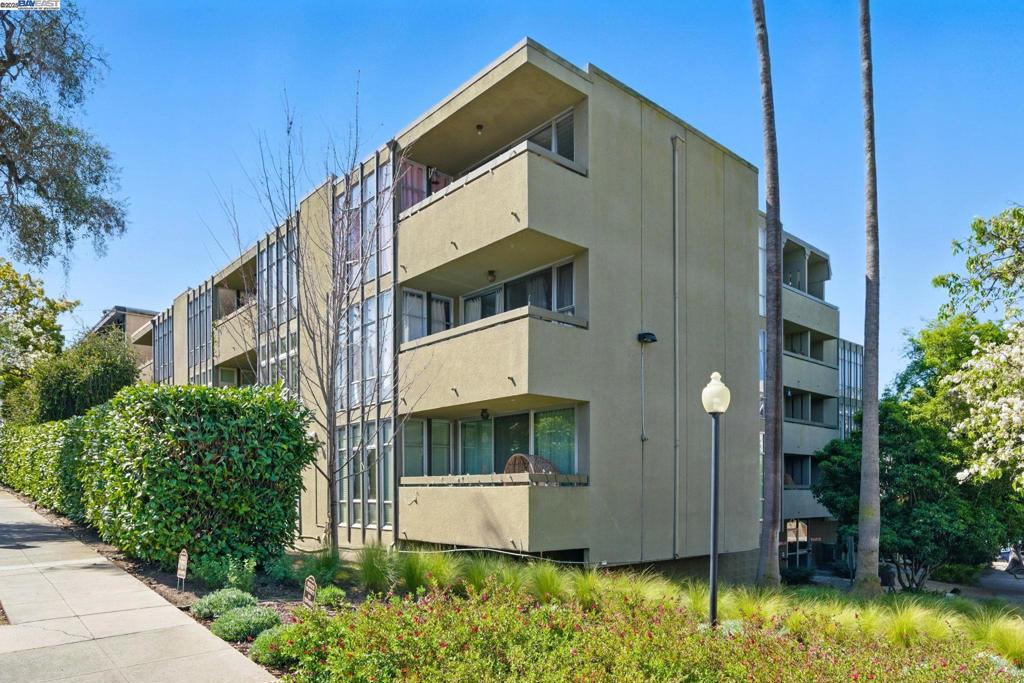 ADAMS POINT - Residential