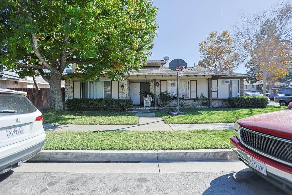 2732 W Orion
