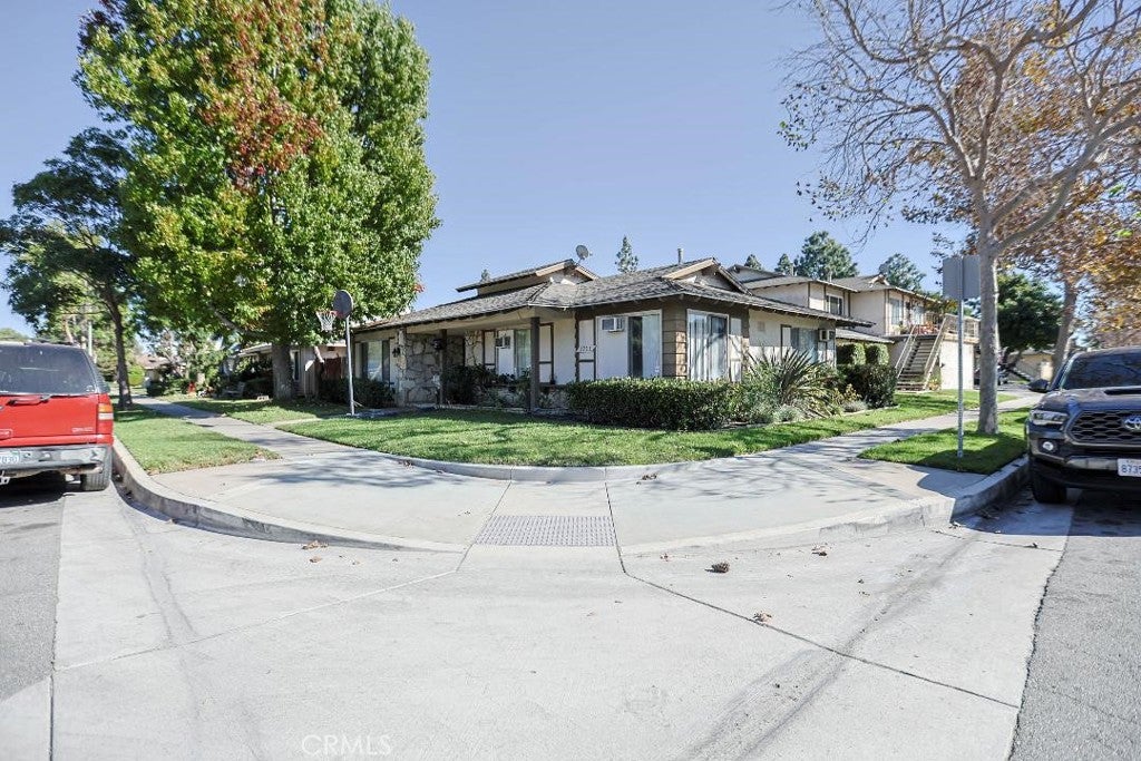 2732 W Orion