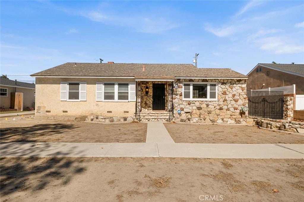 5921 E Rosebay E