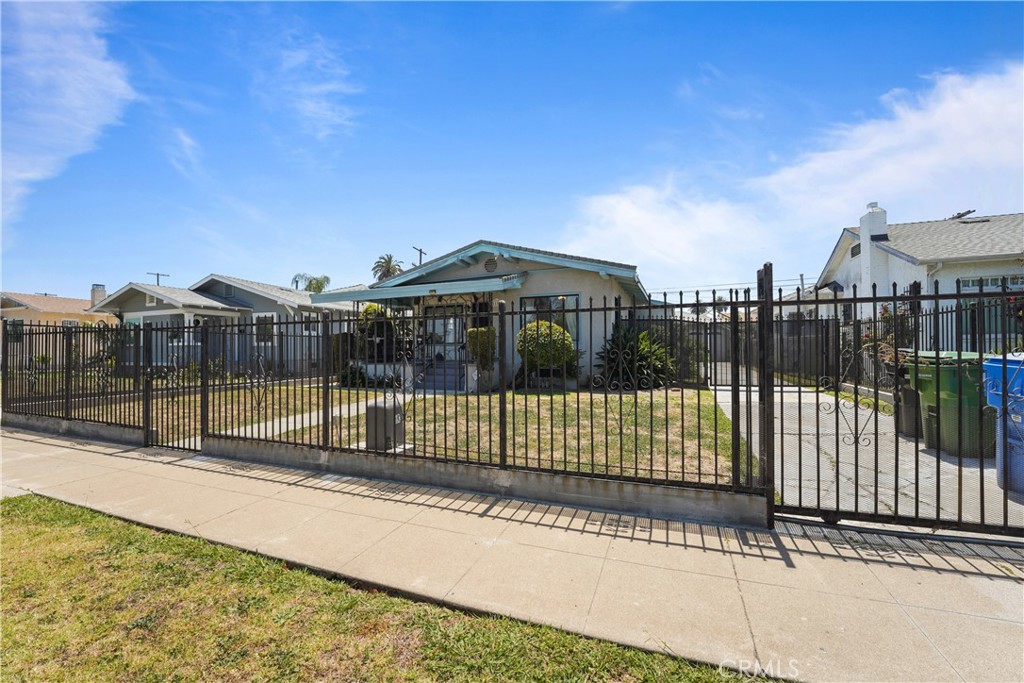 1116 W 76th