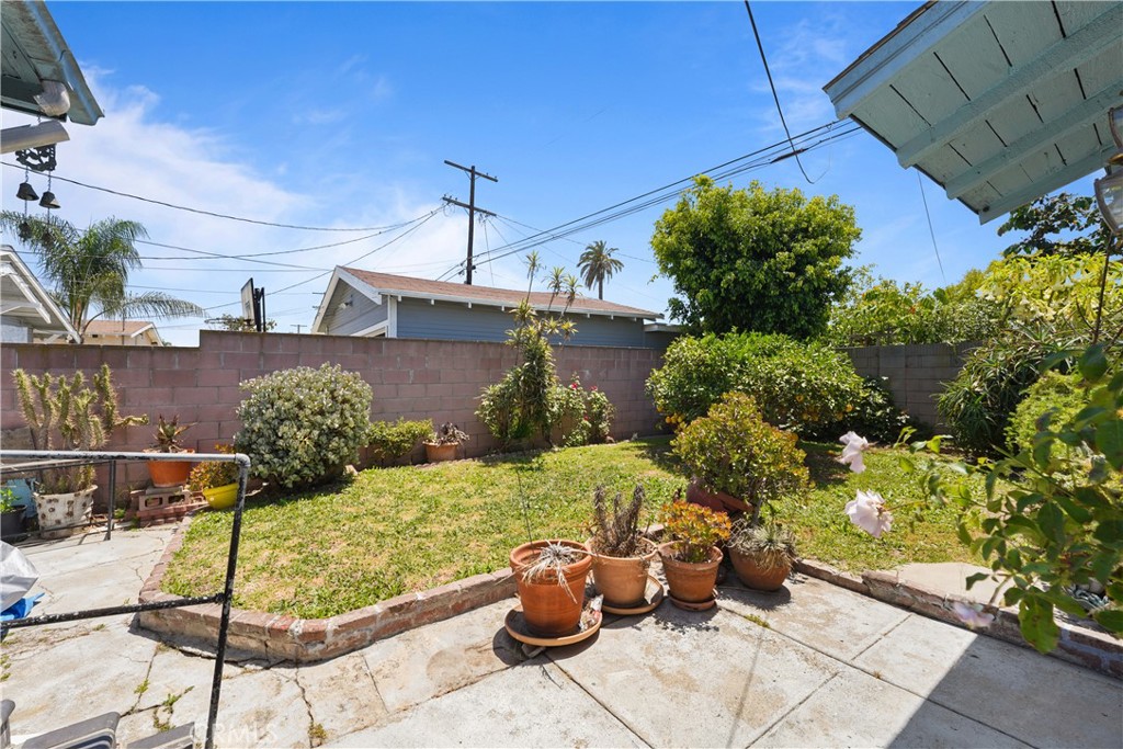 1116 W 76th