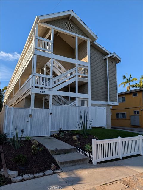 Photo of 642 W Imperial Ave, El Segundo, CA 90245 (MLS # SB26061417)