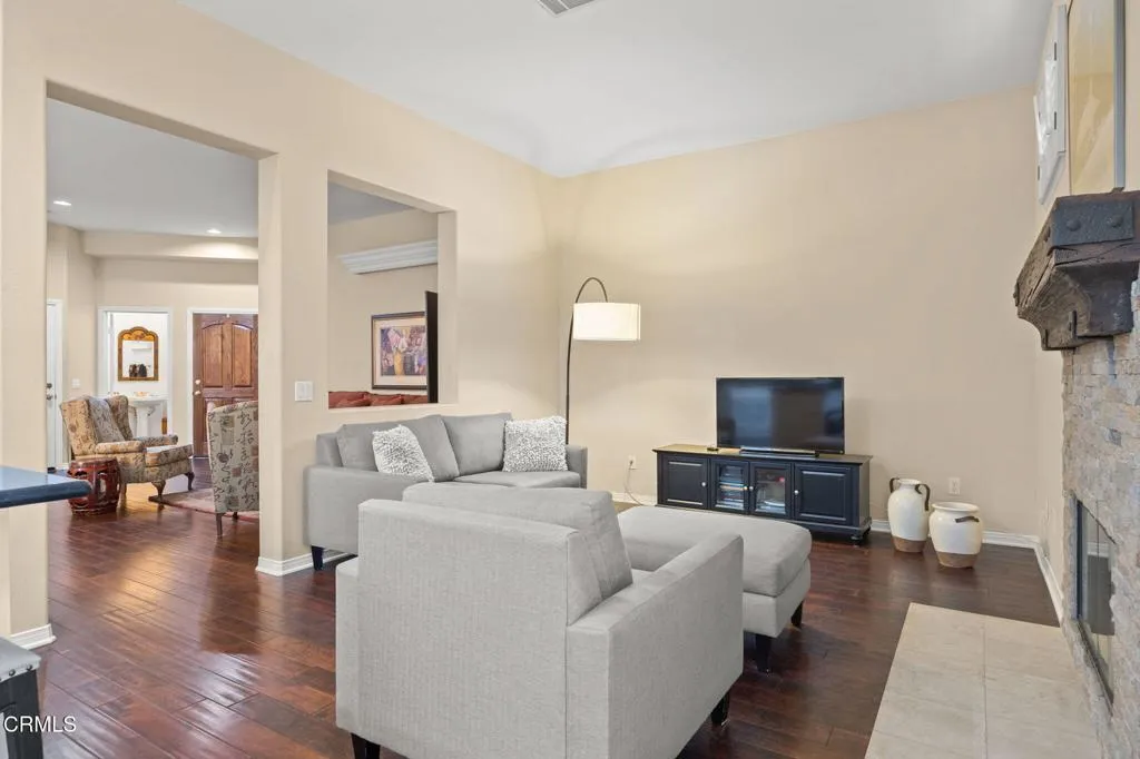 Camarillo, California 93010, United States, 4 Bedrooms Bedrooms, ,2 BathroomsBathrooms,Residential,Active,161189