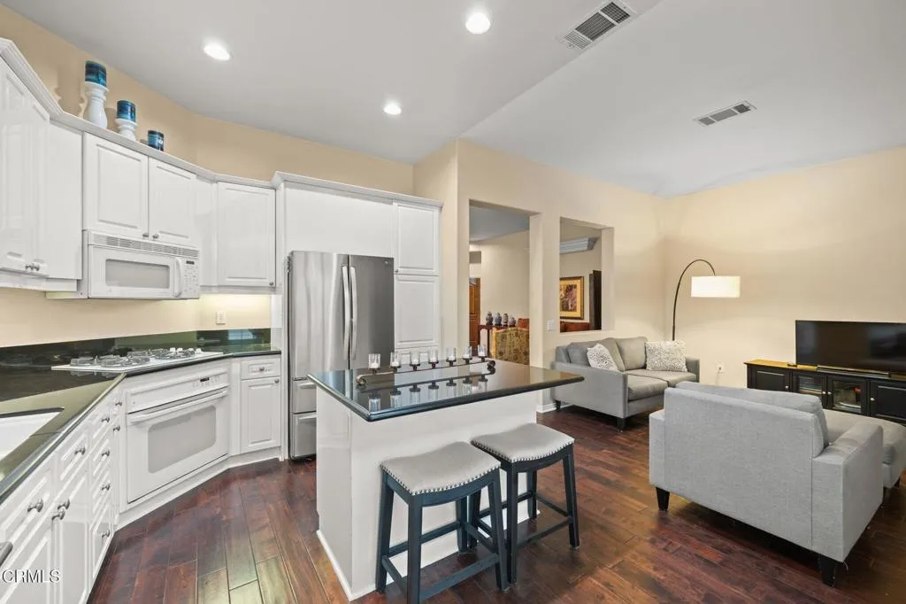 Camarillo, California 93010, United States, 4 Bedrooms Bedrooms, ,2 BathroomsBathrooms,Residential,Active,161189