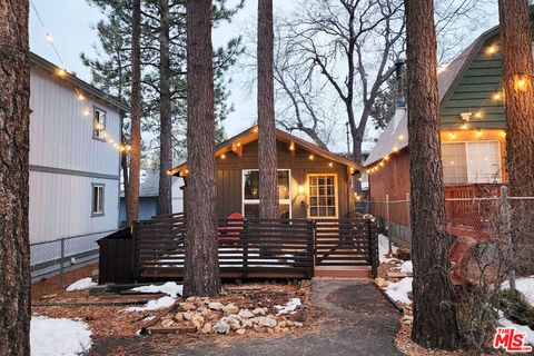 Photo of 303 Los Angeles Avenue, Sugarloaf, CA 92386 (MLS # 26652143)