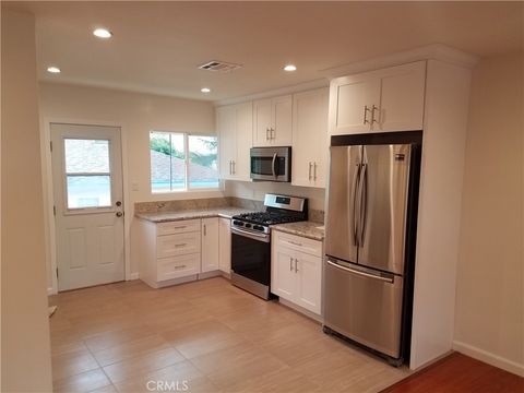 Photo of 2517 1/2 Foothill Blvd, La Crescenta, CA 91214 (MLS # GD25250726) Photo of 2517 1/2 Foothill Blvd, La Crescenta, CA 91214 (MLS # GD25250726)