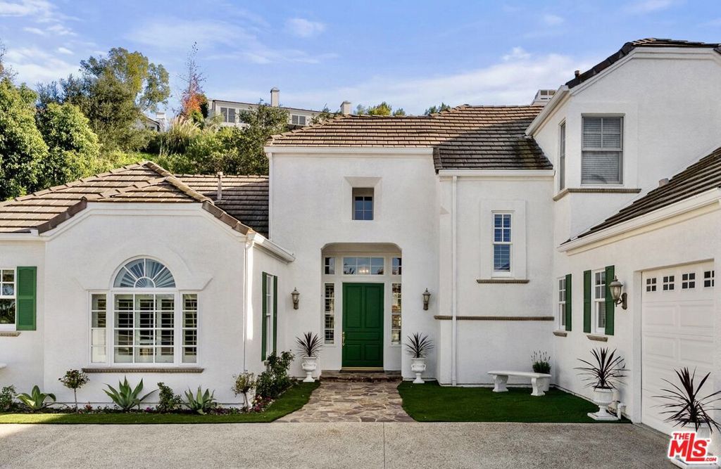 Photo of 24810 Earls Court, Calabasas, CA 91302 (MLS # 26637403)