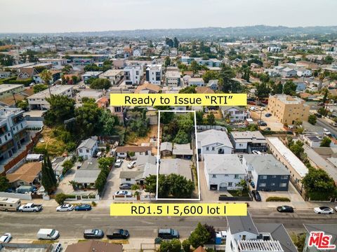 Photo of 4716 St Charles Place, Los Angeles, CA 90019 (MLS # 26642053)