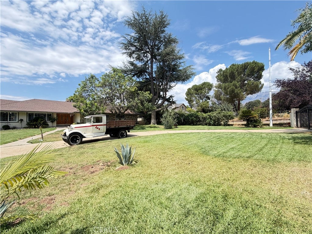 9359 Avenida San Timoteo