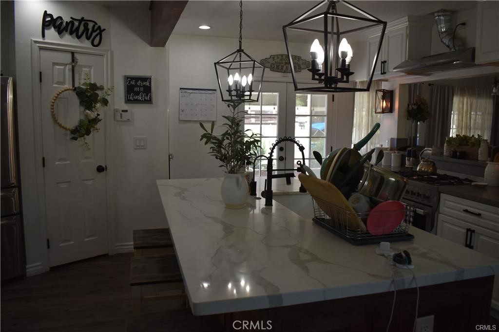 9359 Avenida San Timoteo