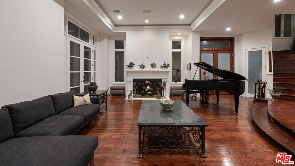 Photo of 138 Voyage Mall, Marina Del Rey, CA 90292 (MLS # 26637699)