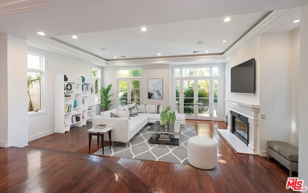 Photo of 138 Voyage Mall, Marina Del Rey, CA 90292 (MLS # 26637699)