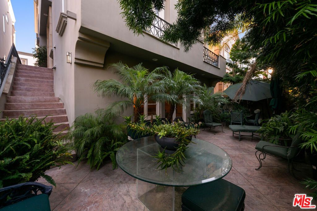 Photo of 138 Voyage Mall, Marina Del Rey, CA 90292 (MLS # 26637699)