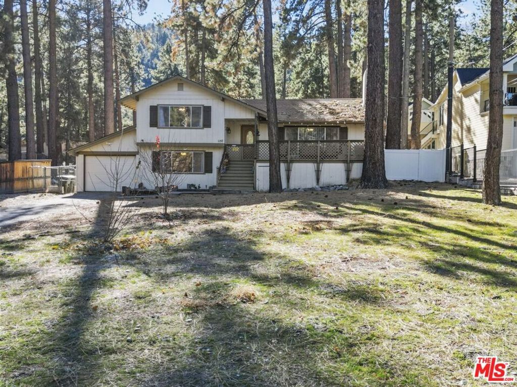 Photo of 1197 Oriole Road, Wrightwood, CA 92397 (MLS # 25630085)