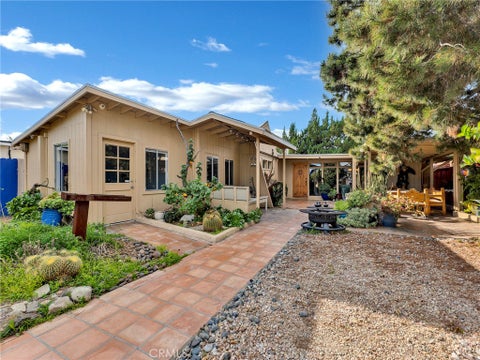 Photo of 6033 Fulcher Ave, North Hollywood, CA 91606 (MLS # SR26228521)