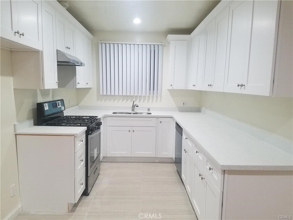 Fully renovated contemporary 2BD+2BA apartment with lots of natural light and a welcoming floor plan. Remodeled Kitchen includes Quartz Stone countertop with new cabinets and appliances. Modern water proof vinyl flooring throughout the unit, Tiled glass enclosure bathrooms with rain showers and new vanities. AC in living room with surround radiant heating. Recessed lighting, Large bedrooms with lots of closet space. 2 parking spaces included in the lease. Beverly Hills Adjacent, Centrally located.