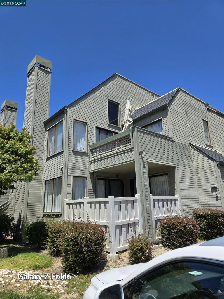 End Unit. A beautiful starter home for a young family, as well as ideal for senior citizens. Lower level. New Counter and Flooring throughout the unit, with freshly painted Cabinets and walls. Windows and Private Balcony. Newly painted Main Entrance doors and an additional Security Door. Nearby shopping malls, Fitness Center, YMCA, and freeways. This is a home where an ideal couple lived for years with prosperity and fond memories.
