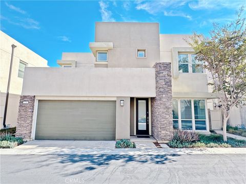 229 Radial Irvine CA 92618