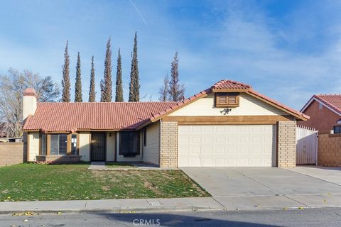 Photo of 37012 Calle Bonita, Palmdale, CA 93550 (MLS # SR25278903)