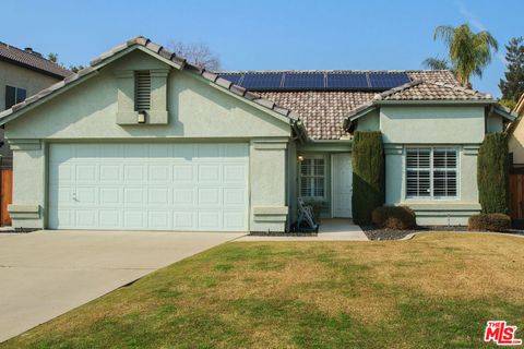 Photo of 8506 Blue Heron Drive, Bakersfield, CA 93312 (MLS # 25568885)