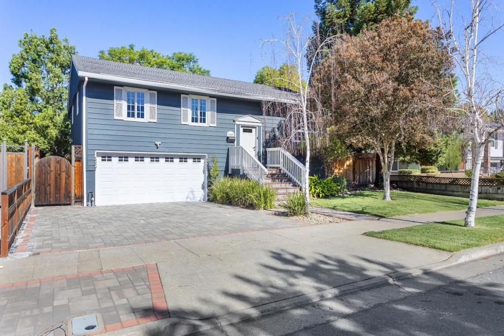 Photo of 1619 Hallbrook Drive, San Jose, CA 95124 (MLS # ML82023775)