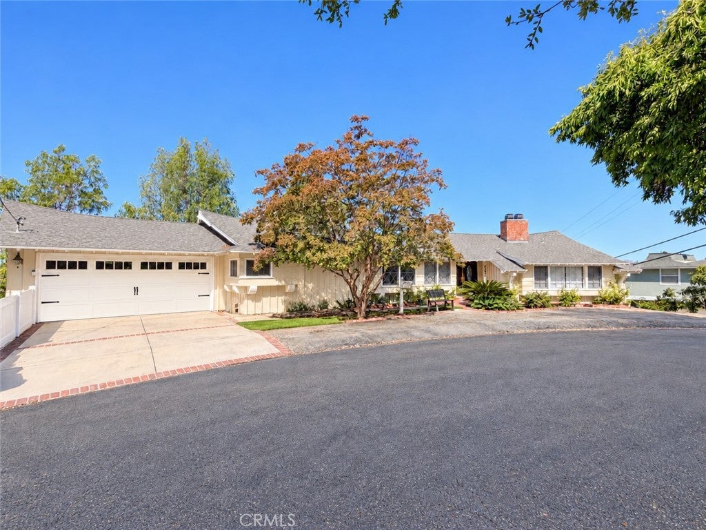 Photo of 4737 Abargo Street, Woodland Hills, CA 91364 (MLS # SR26223489)