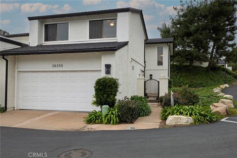Photo of 30355 Via Venida, Laguna Niguel, CA 92677 (MLS # OC25276190)