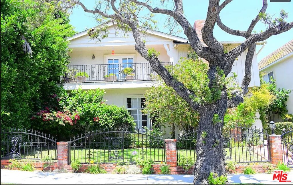 Charming 3Bed/3Bath at 22nd & California. Private balcony. Granite countertops & stainless steel appliances. Hardwood floors throughout. Parking included. Pets accepted. Laundry in unit.