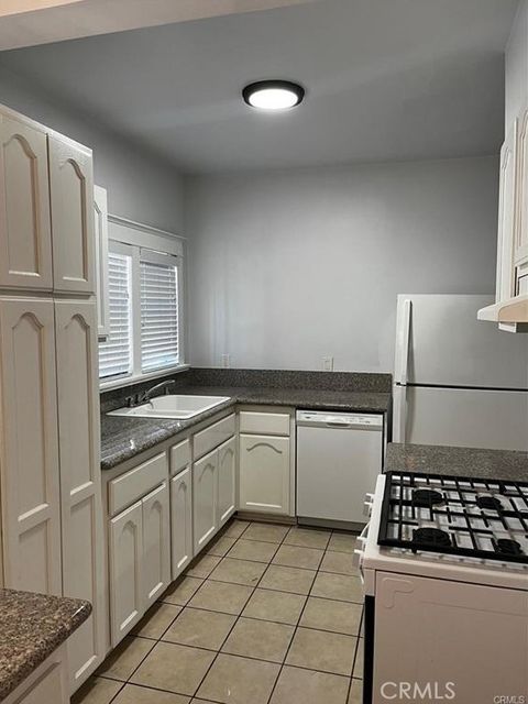 Tiny photo for 521 Olive Avenue, Long Beach, CA 90802 (MLS # SB25172349)