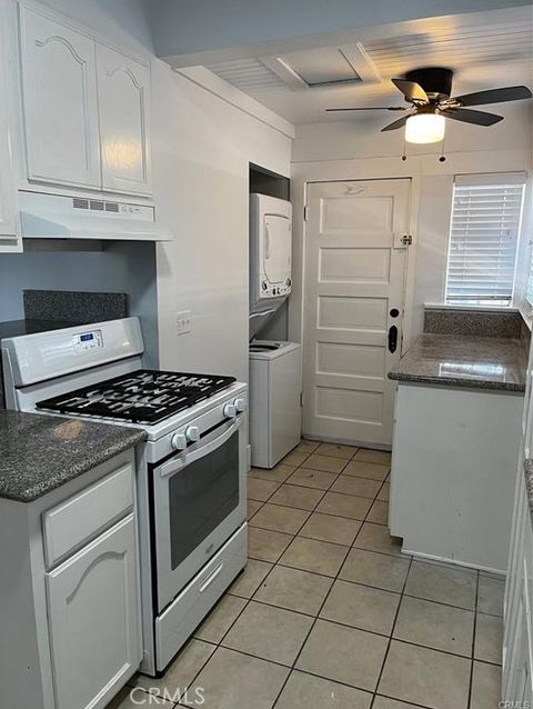 Tiny photo for 521 Olive Avenue, Long Beach, CA 90802 (MLS # SB25172349)