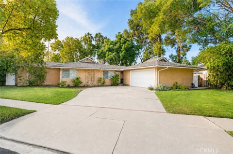 Photo of 2574 Sirius Street, Thousand Oaks, CA 91360 (MLS # SR26184014)