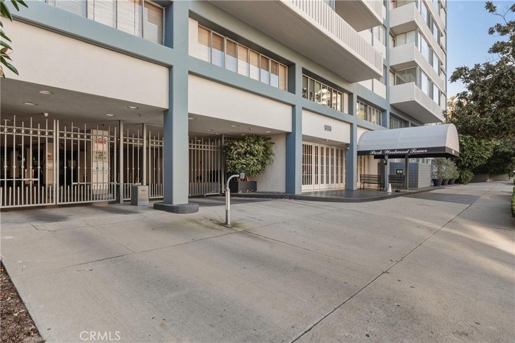 Photo of 969 Hilgard #707, Los Angeles, CA 90024 (MLS # SB26009942)