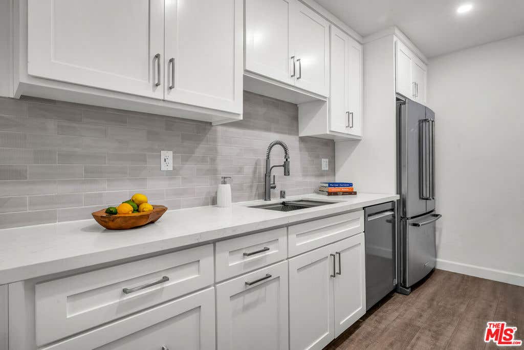 Photo of 914 Lincoln Boulevard #202, Santa Monica, CA 90403 (MLS # 26856263)