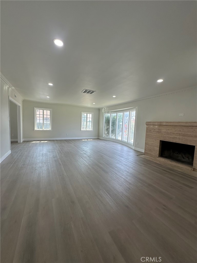 1158 W 11th Street
