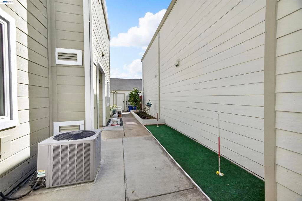 439 W Golf Circle